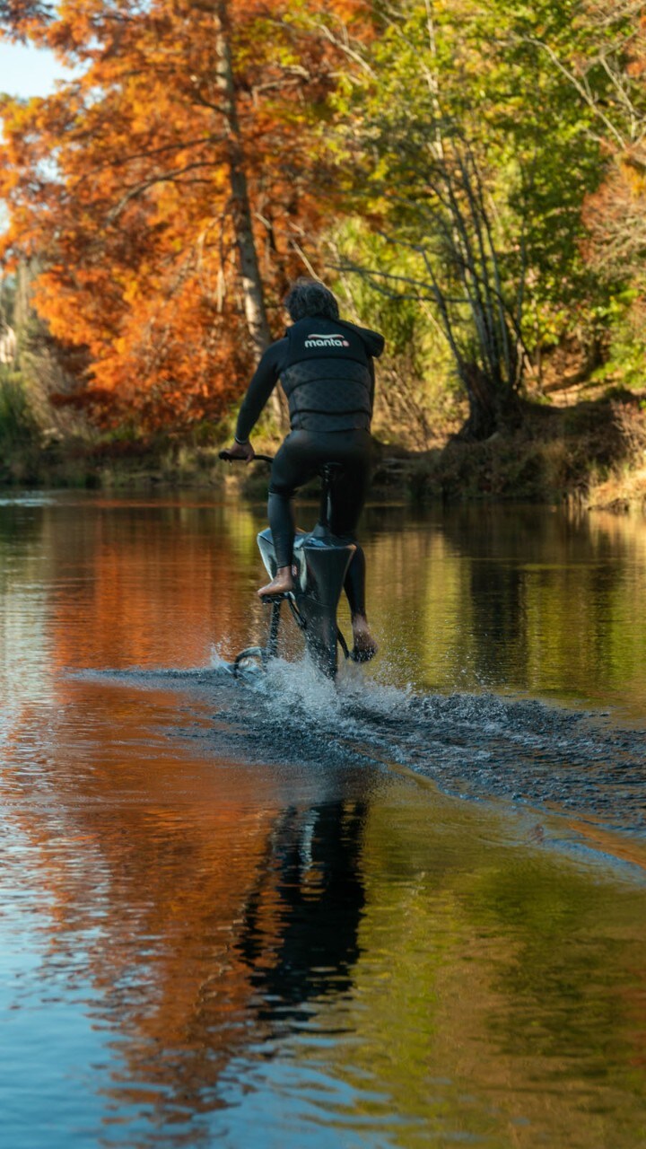 Manta5 Hydrofoiler SL3: l’e-bike per pedalare sull’acqua